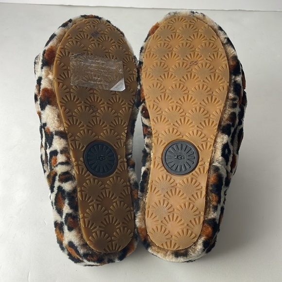 UGG Fluff Yeah Leopard Slippers - Picture 8 of 9